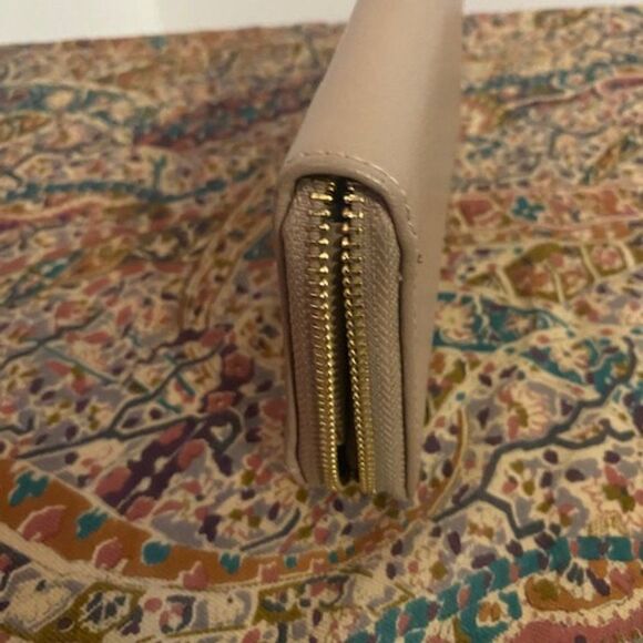 Joy & Iman Mangano E*Lite Couture Leather Wallet - Picture 4 of 8